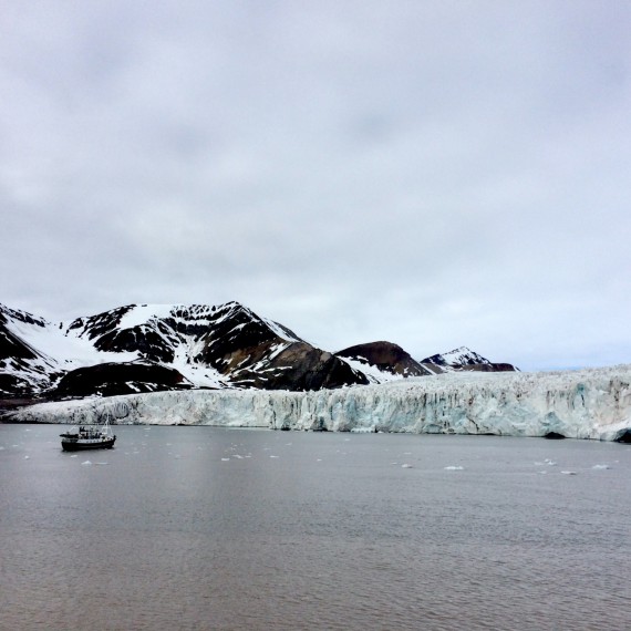 Všude nás obklopuje krutá severská zima.