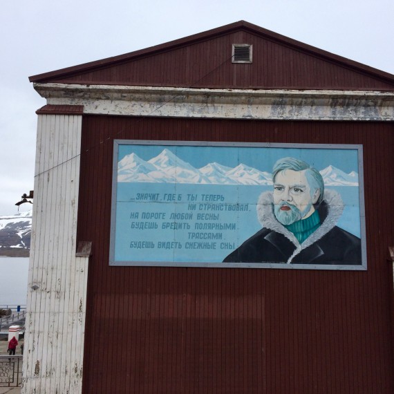 V Barentsburgu objevte místní street art.