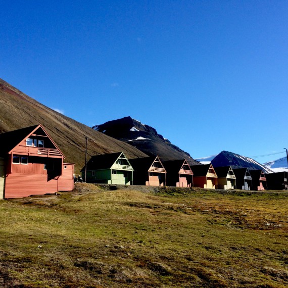 Typická místní architektura.