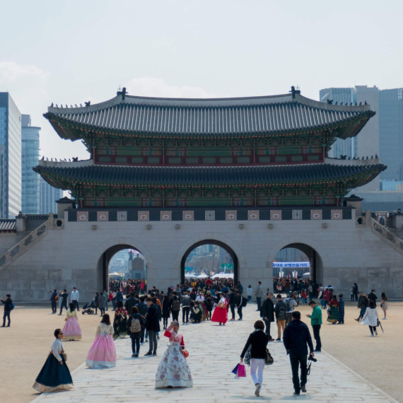 Krásný a rozlehlý palác prošel několika rekonstrukcemi vždyť teprve nedávno ho zničila severokorejská armáda.