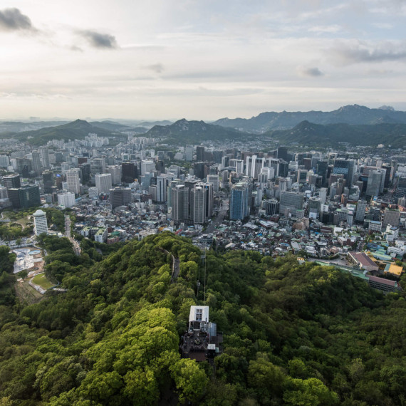 Vyhlídka na hlavní město Soul z hory Namsan.