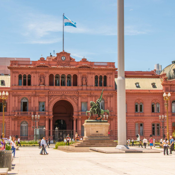 Ze kterého balkonu mívala Evita? Jaký je její příběh a co ji postihlo?