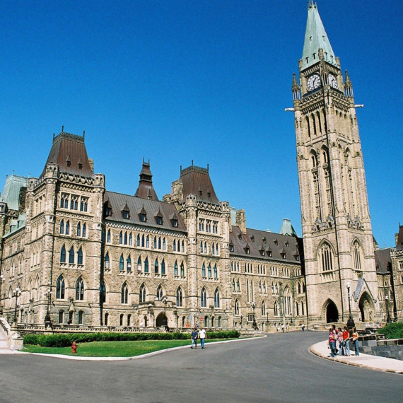 Budova kanadského parlamentu a Peace tower