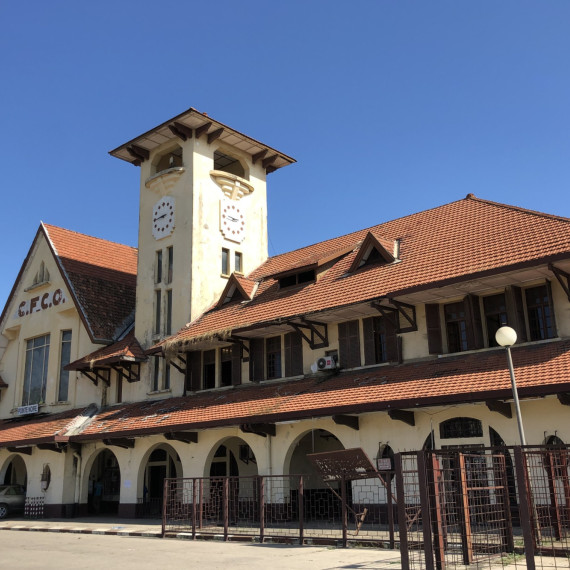 Přilétáme do Konga a jsme ve městě Pointe-Noire, kde je podzimní z nejvýraznějších staveb nádraží.