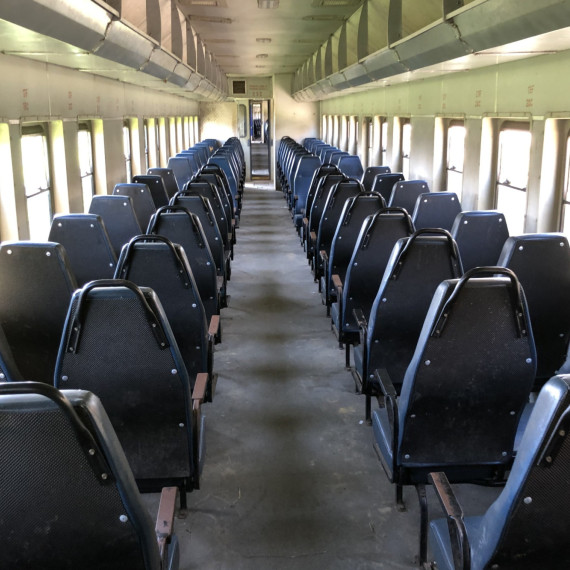 Osobní vlaky jsou již víceméně minulostí a železnice je využívána pro nákladní dopravu.