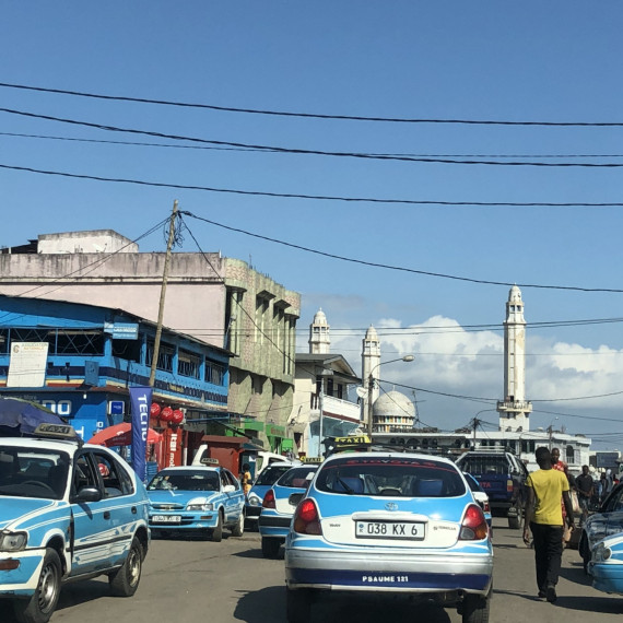 Ve městech je nejčastějším způsobem přepravy taxi.