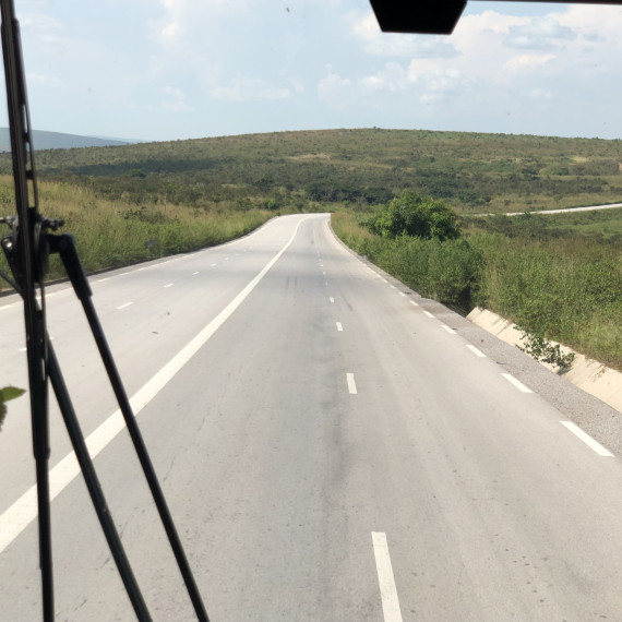 Kvalitní cesty jsou vybudovány hlavně v oblasti s vyšší hustotou obývání.