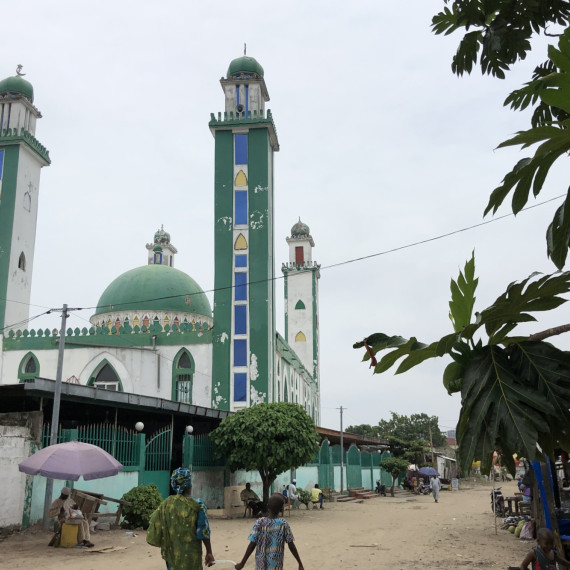 Kromě křesťanů je zde i silná komunita muslimů.