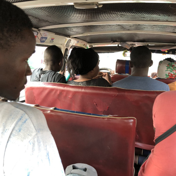 K řece Kongo to není daleko ak peřejím se dostanete minibusem z centra města do půl hodiny.