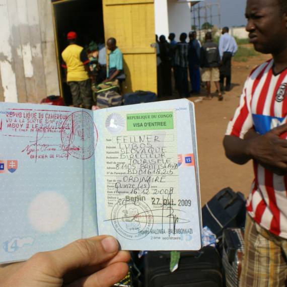 Razítko při vstupu do Konga.