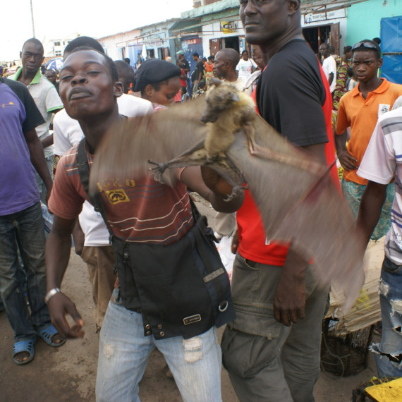 Po městě se prodává také tradiční jídlo - kalone.