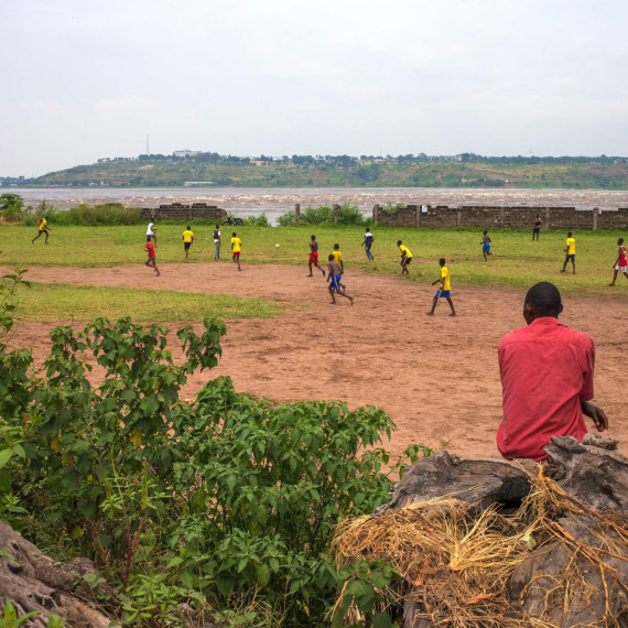 Nejpopulárnější sport světa. Stačí volný prostor a míč.