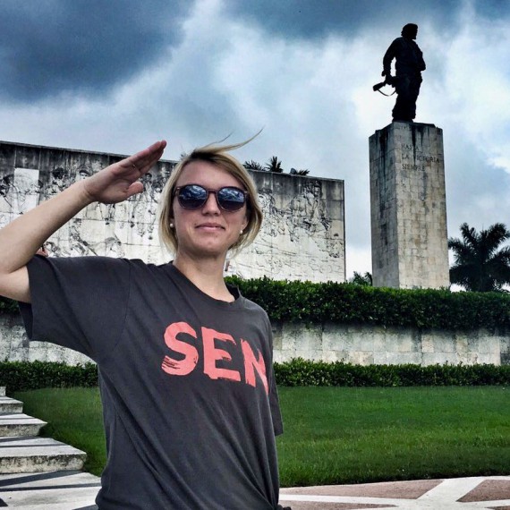 SEN u pomníku Ernesta Che Guevara