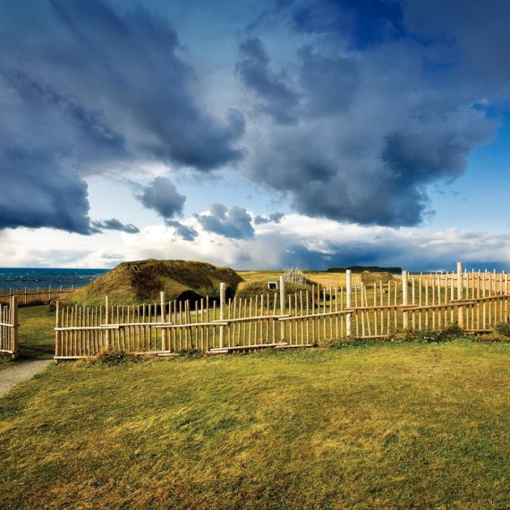 Navštívíme fascinující historickou osadu L'Anse aux Meadows.
