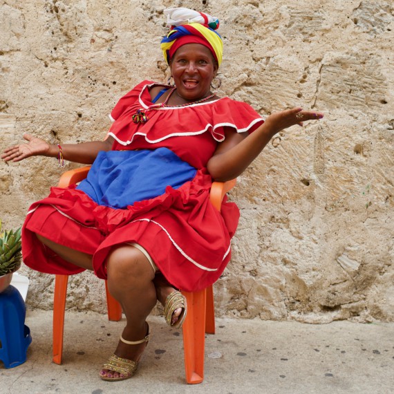 Kolumbijská žena prodává ovoce 