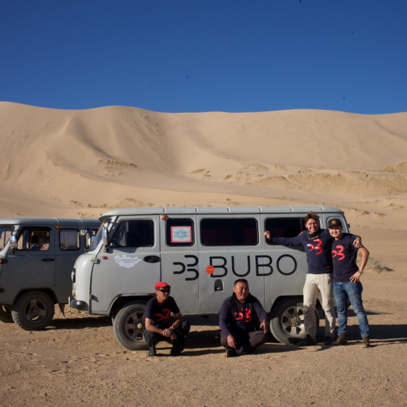 Terénními auty do pouště Gobi.