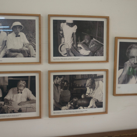 Albert Schweitzer, nositel Nobelovy ceny byl kamarád s Albertem Einsteinem.