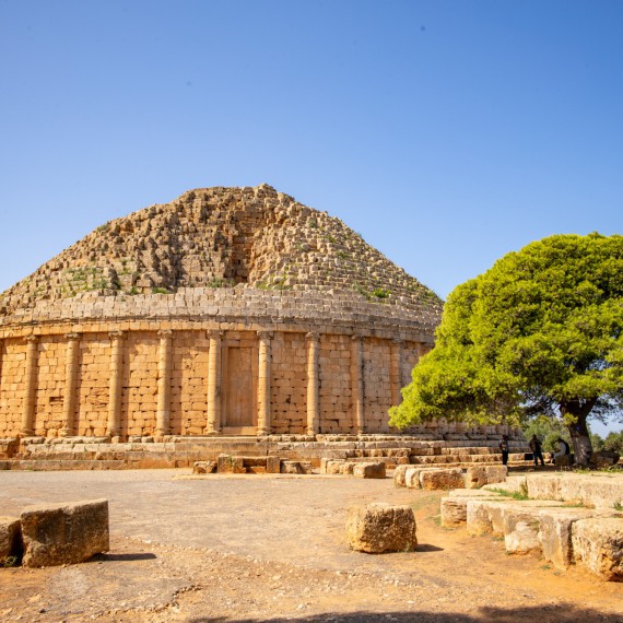 V tomto mauzoleu je pochován mauretánský král Džuba II. a jeho žena Selena. 