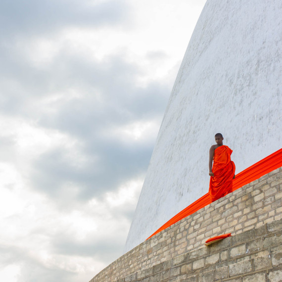 Vitajte na Ostrove mystiky. V rajskej záhrade. Ako najväčší organizátor zájazdov na Srí Lanku sme pre Vás pripravili bezpečnú a prepracovanú cestu plnú unikátnych pamiatok, prírody a oddychu.