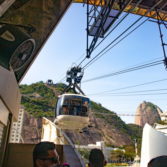 Čeká nás magická Cukrová Homoľa, kde někdo kdysi napsal: Přišel jsem do Ria zemřít. Když jsem uviděl toto, rozhodl jsem se žít.