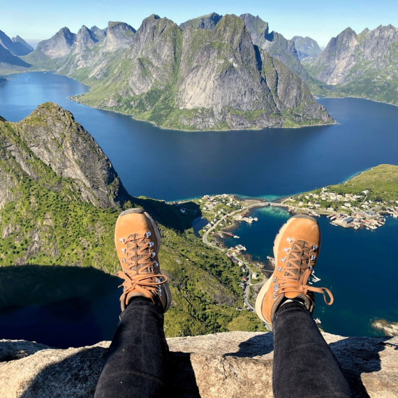 Vyhlídka z hory nad Reine.