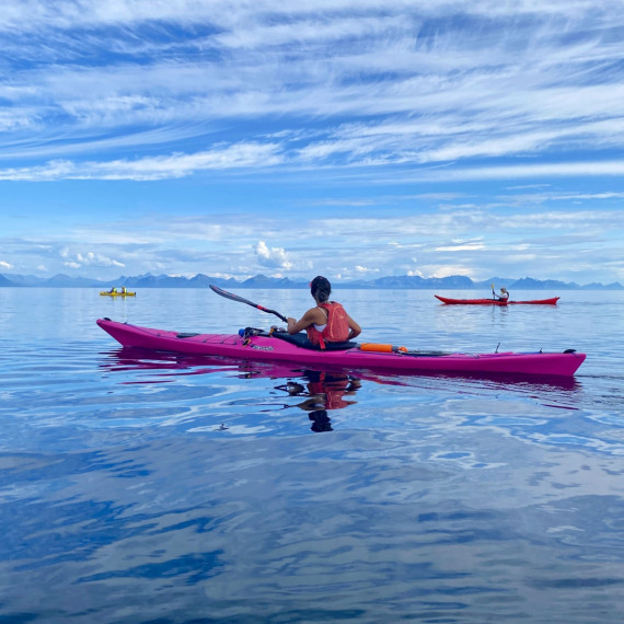 Kajaky u ostrova Skrova.
