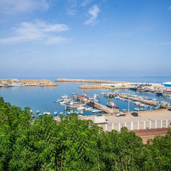 Prastarý přístav v Cherchel vzdáleném 111 km od hlavního města. 