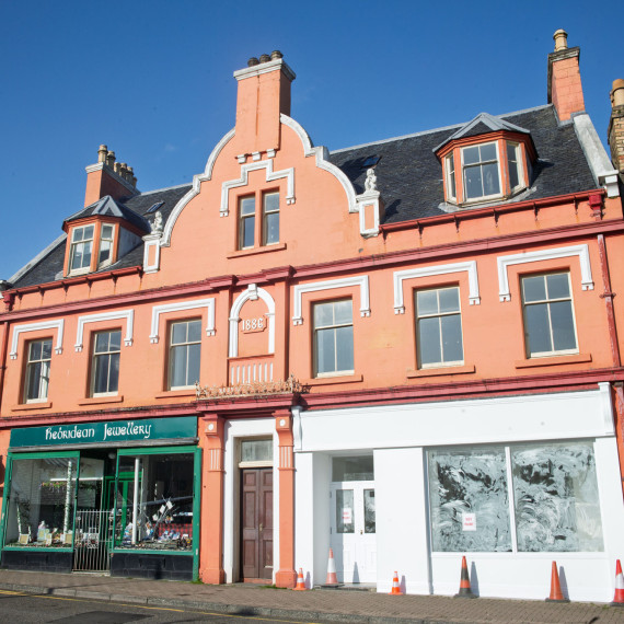 ...a po přestupu v Invernessu přistáváme v přístavním Stornoway.