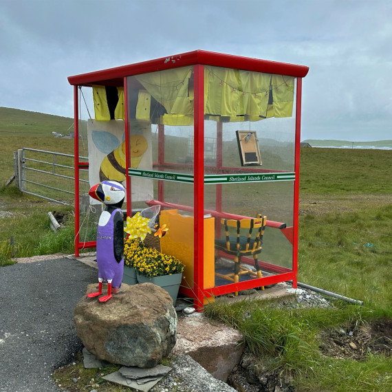 Na exotickém ostrově Unst najdeme také exotickou autobusovou zastávku, prý nejluxusnější na světě.