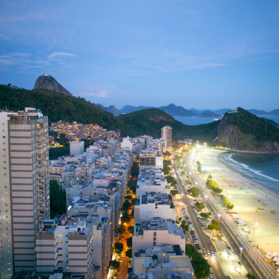 Objednáte-li si elitní hotel, čekají Vás takové výhledy z první linie na Copacabanu.