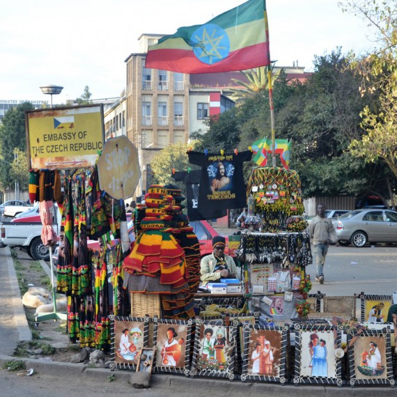 Pouliční prodejce před českou ambasádou