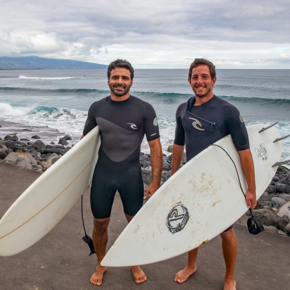 Černá sufrařská pláž Santa Barbara 