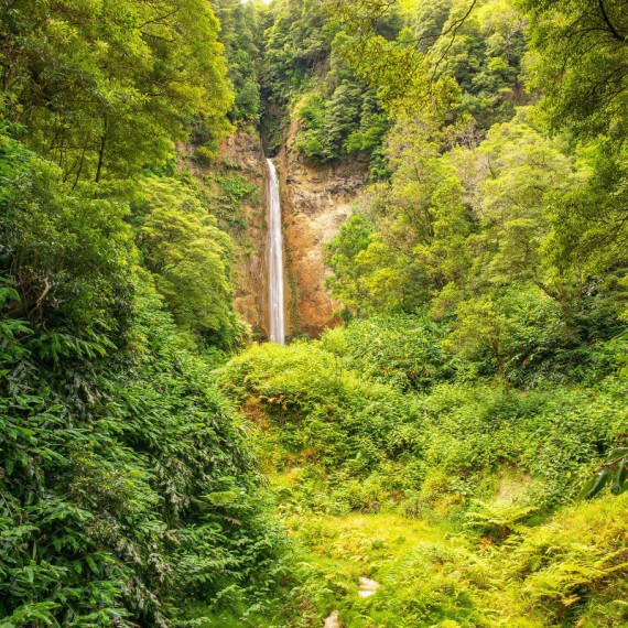 Nejznámější vodopád Azorských ostrovů 