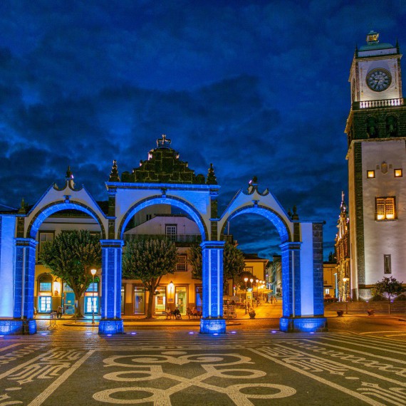 Porta de Cidade je vstupem do města  