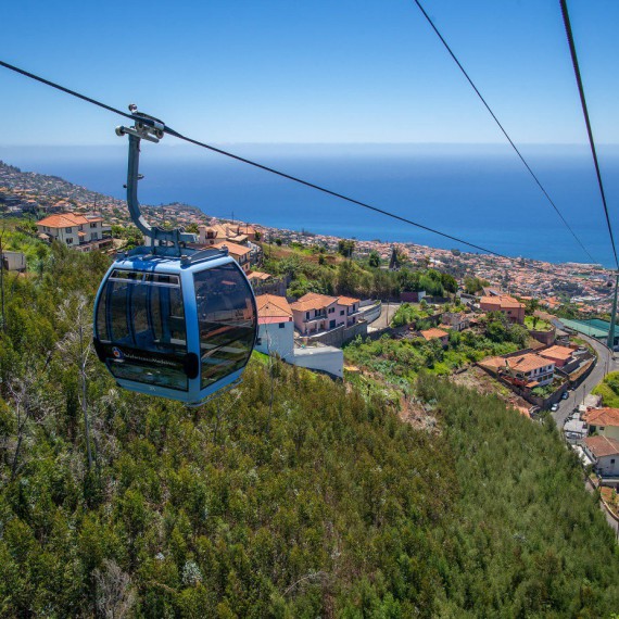 Fascinující položení města, dnes je tu naštěstí lanovka  
