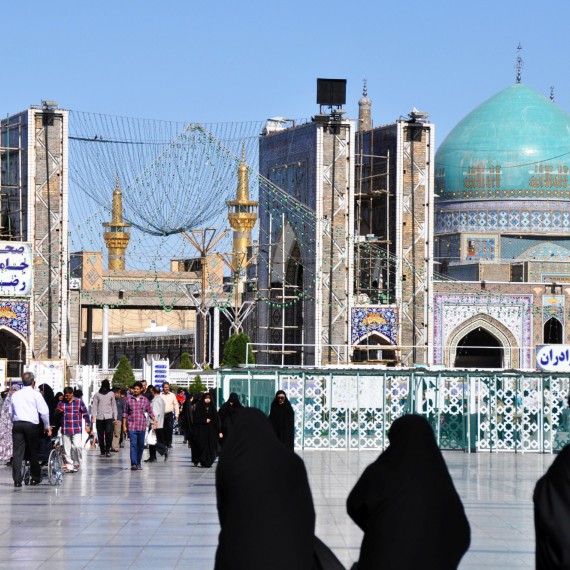 Areál svatyně Emáma Rezu v Mašadu je nejposvátnějším místem Íránu