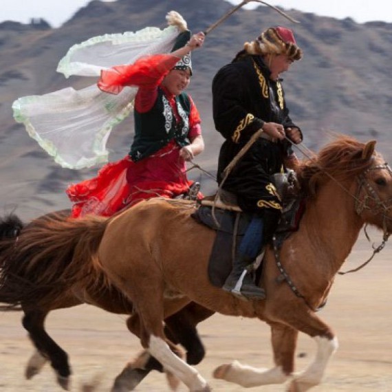 600 metrů bláznivé jízdy na koních