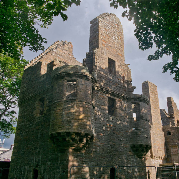 Uvidíme také palác biskupa a hraběte.