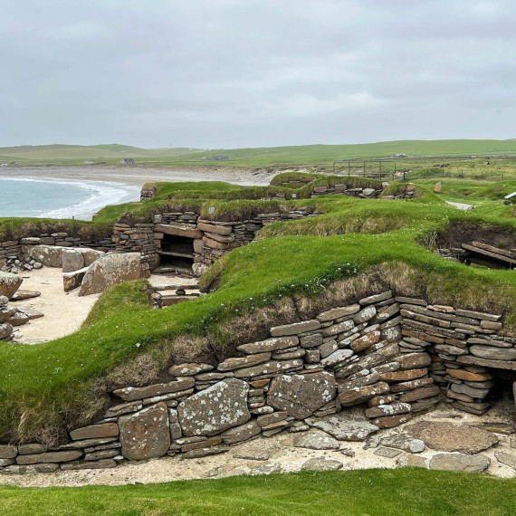 Neolitickou vesničku Skara Brae porovnáme s Jarlshofem.