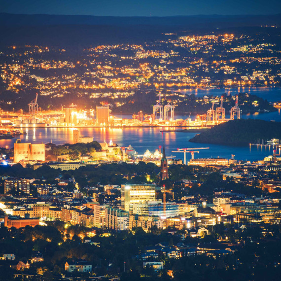 Noční pohled na Oslo.