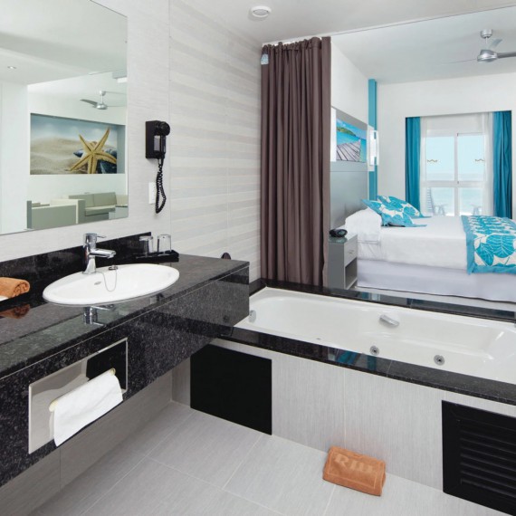 Koupelna v hotelu Riu Playa Blanca