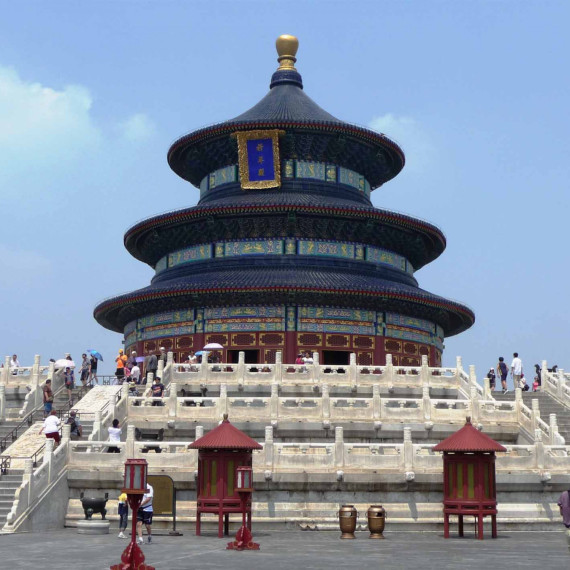 Pokocháme se také nejkrásnějším historickým komplexem města, kterým je Nebeský chrám (UNESCO).