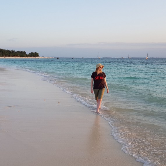 Podvečerní procházka po dlouhé pláži 