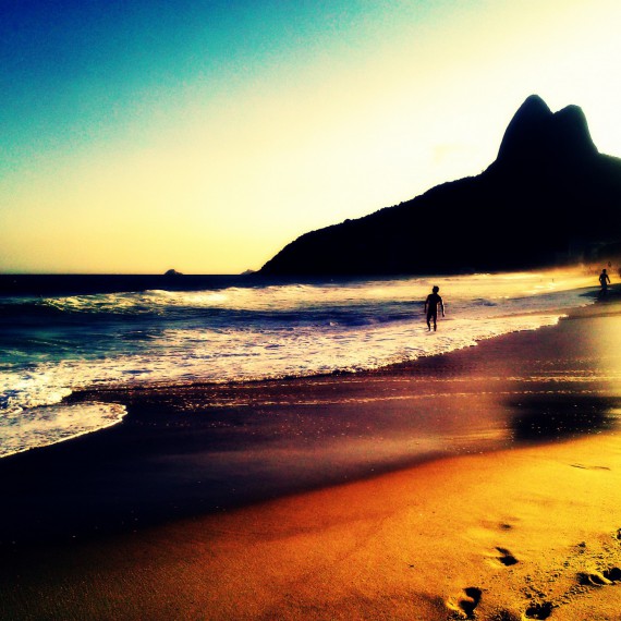 Západ slunce na pláži v Riu 