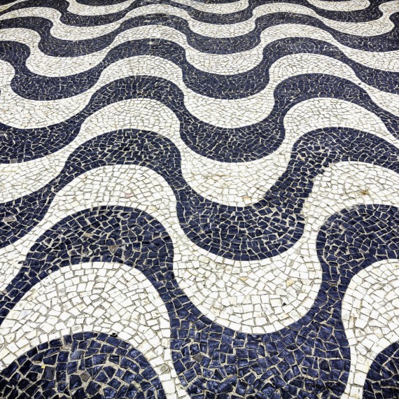 Tyto chodníky mají připomínat vlny Copacabany