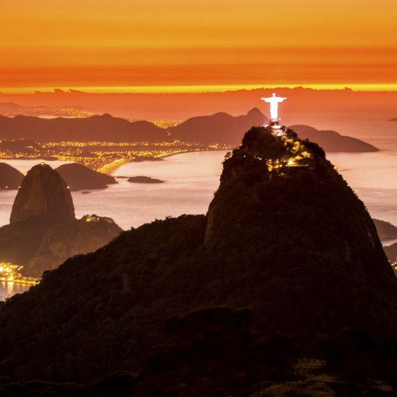 Výhled na Corcovado při západu slunce