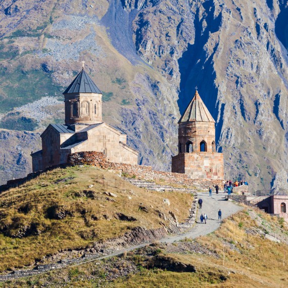 Navštěva klášterů ukrytých v horách