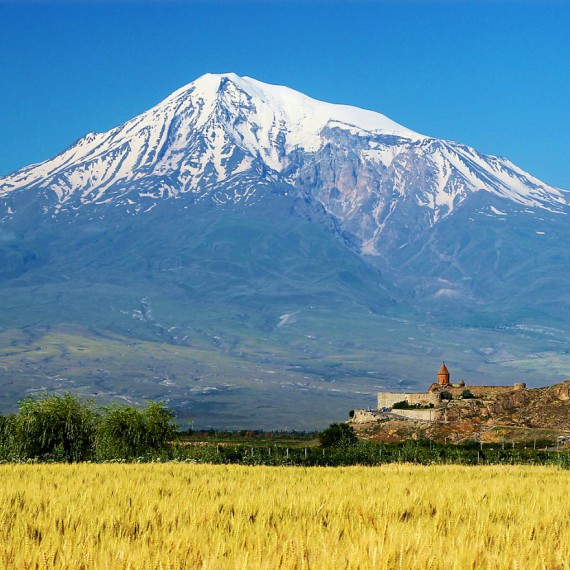 Pohled na zasněžený Ararat