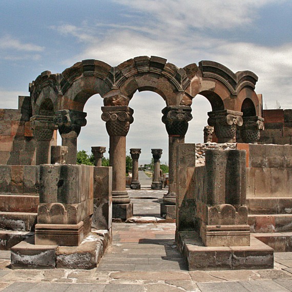 Ruiny katedrály Zvartnots v arménské provincii Armavir