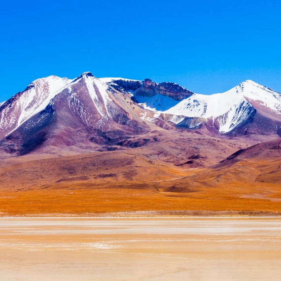 Zasněžené sopky Bolívie